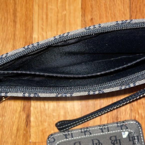 Dooney and Bourke Wallet - Picture 3 of 7